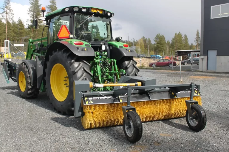 The Stark Rear Sweeper 2,5 and 3 m in use
